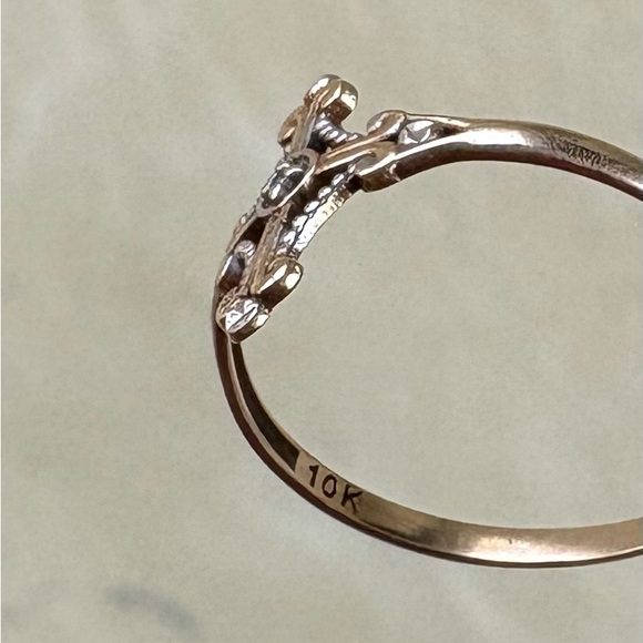 Solid 10k yellow gold cross ring size 7-7.5 - Picture 3 of 3